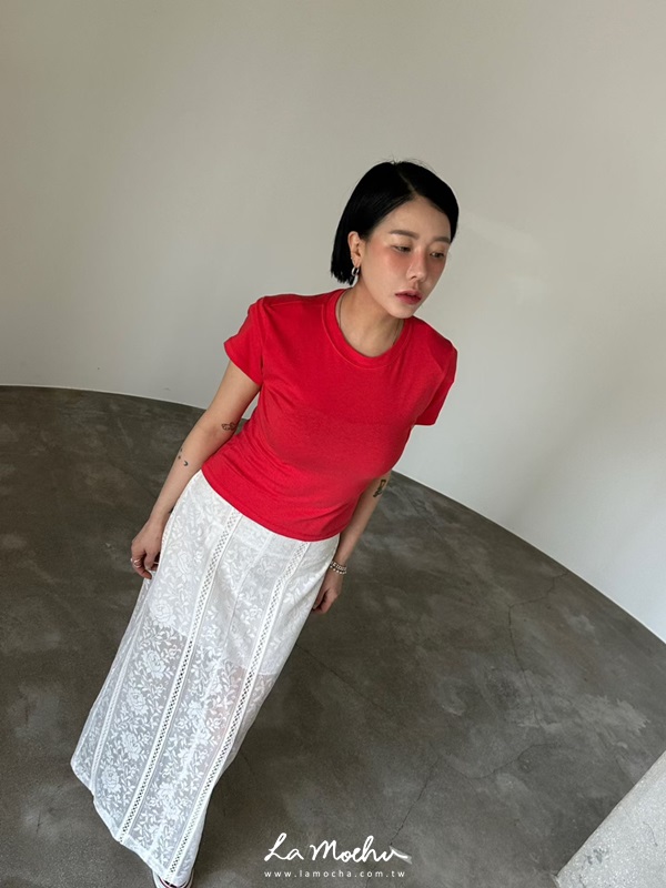 素面飽和圓領墊肩上衣